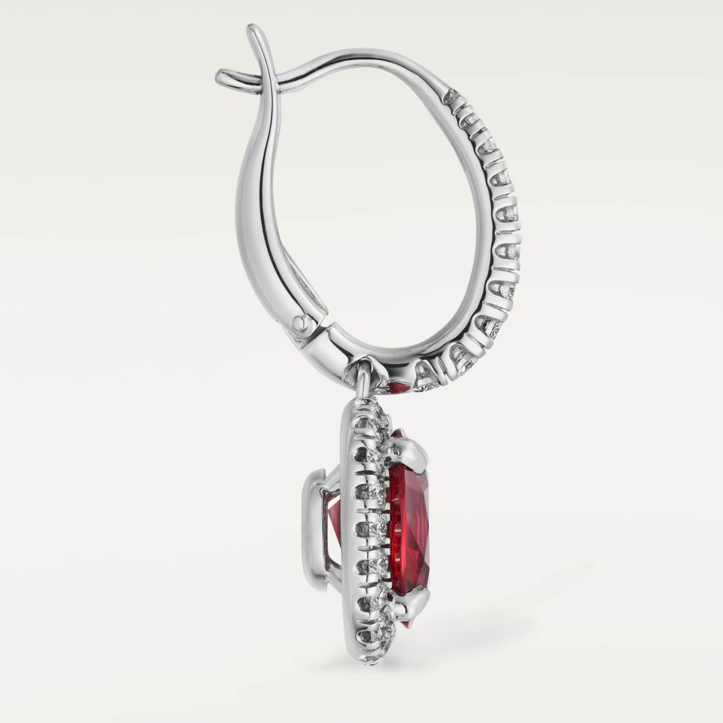 Cartier Destinée垂坠式耳环，镶嵌2颗椭圆形切割红宝石，铺镶钻石 18K白金