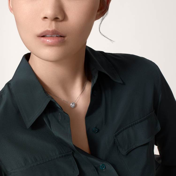 Cartier d'Amour吊坠项链，镶嵌圆形明亮式切割钻石，铺镶钻石  18K白金