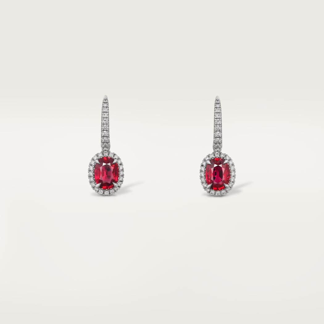 Cartier Destinée垂坠式耳环，镶嵌2颗椭圆形切割红宝石，铺镶钻石 18K白金