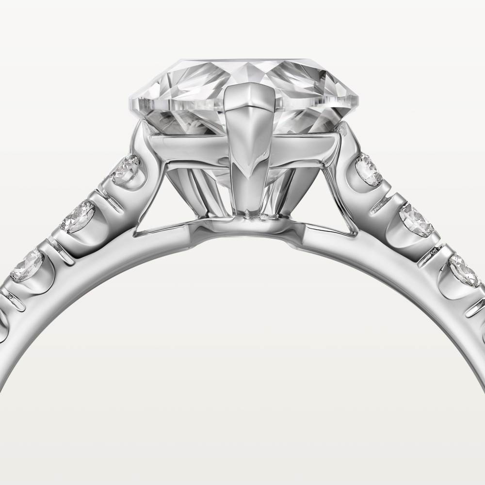 1895钻石戒指，镶嵌梨形切割钻石，铺镶钻石  铂金