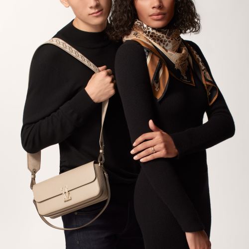 C de Cartier系列East-west手袋