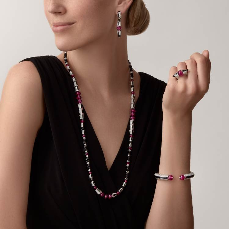 Beautés du Monde耳钉，红碧玺，铺镶钻石  18K白金