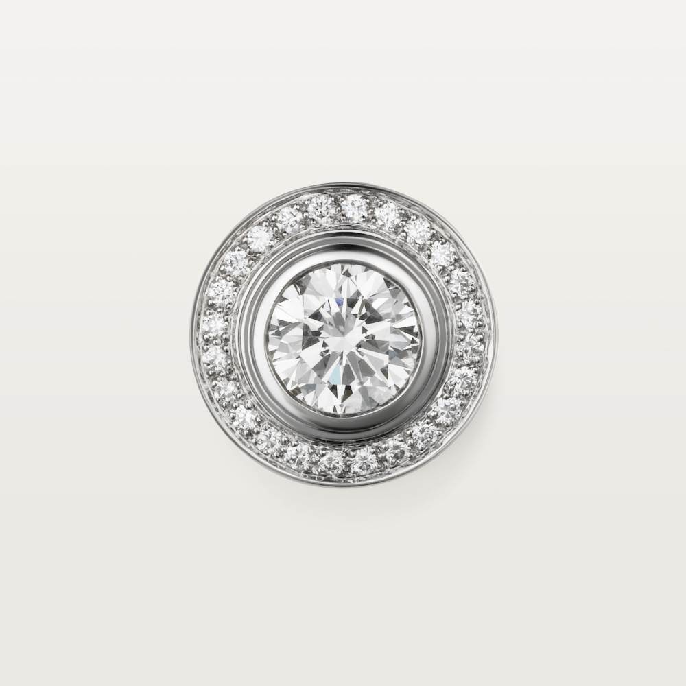 Cartier d'Amour耳钉，镶嵌2颗圆形明亮式切割钻石，铺镶钻石 18K白金