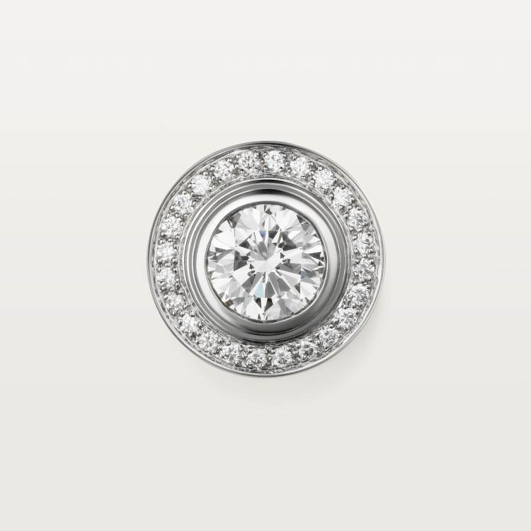 Cartier d'Amour耳钉，镶嵌2颗圆形明亮式切割钻石，铺镶钻石 18K白金