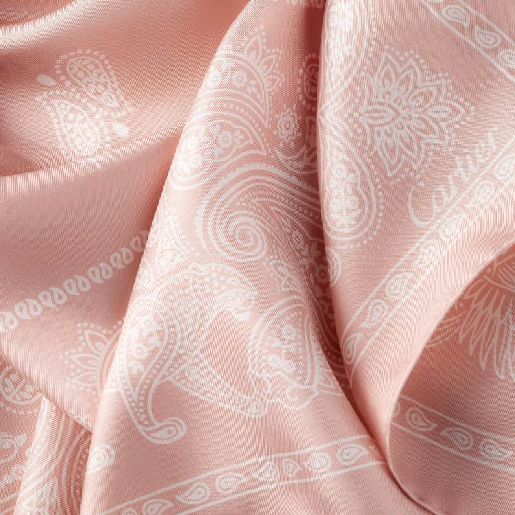 Double C Paisley 90方巾