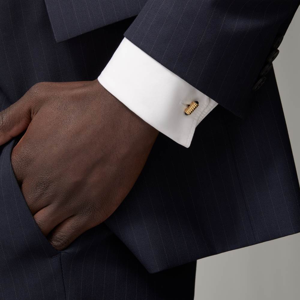 袖扣，呈弹簧造型