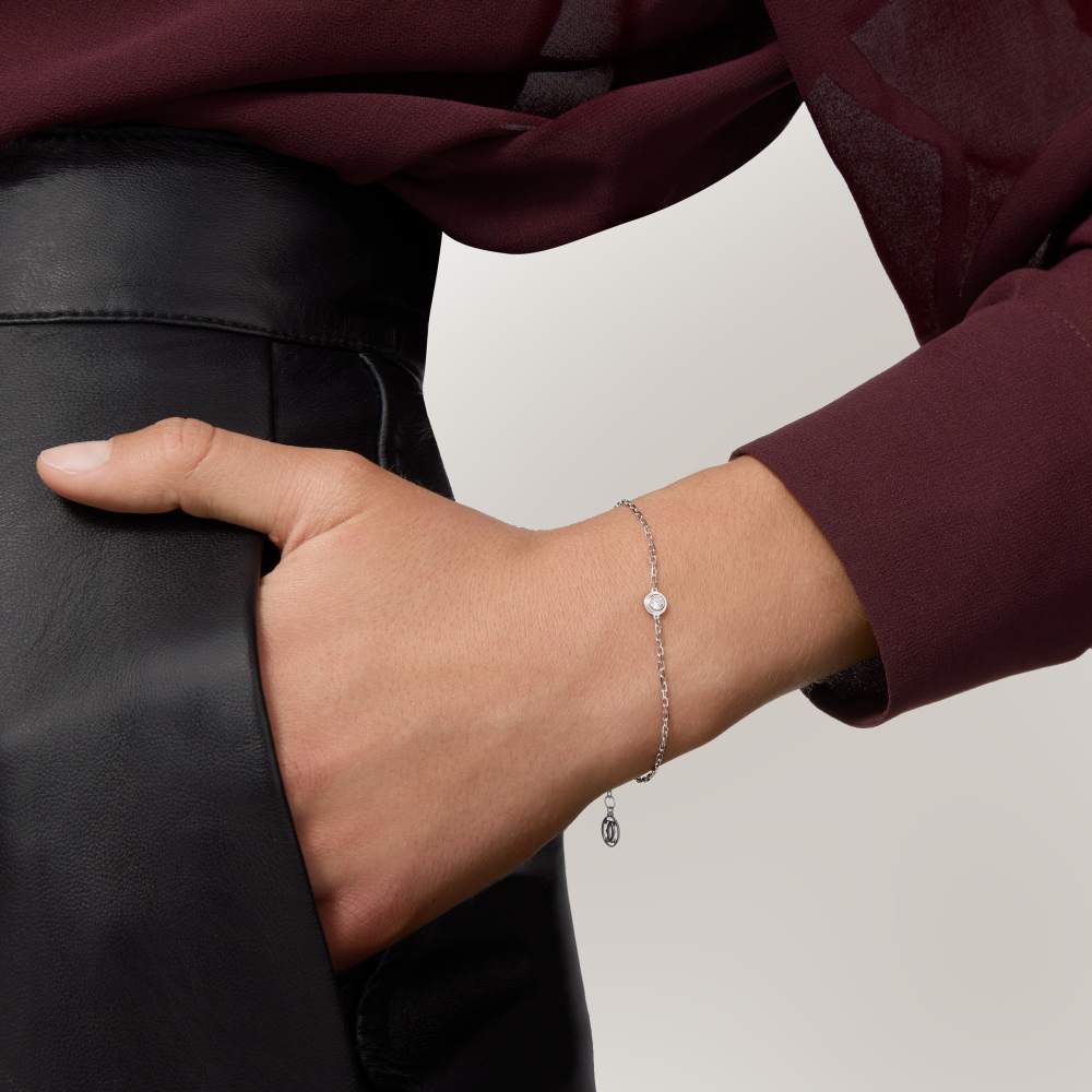 Cartier d'Amour手链，镶嵌圆形明亮式切割钻石，中号款 18K白金