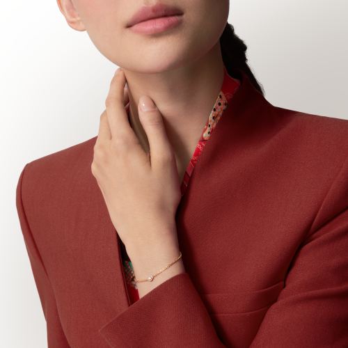 Cartier d'Amour手链，镶嵌圆形明亮式切割钻石，中号款