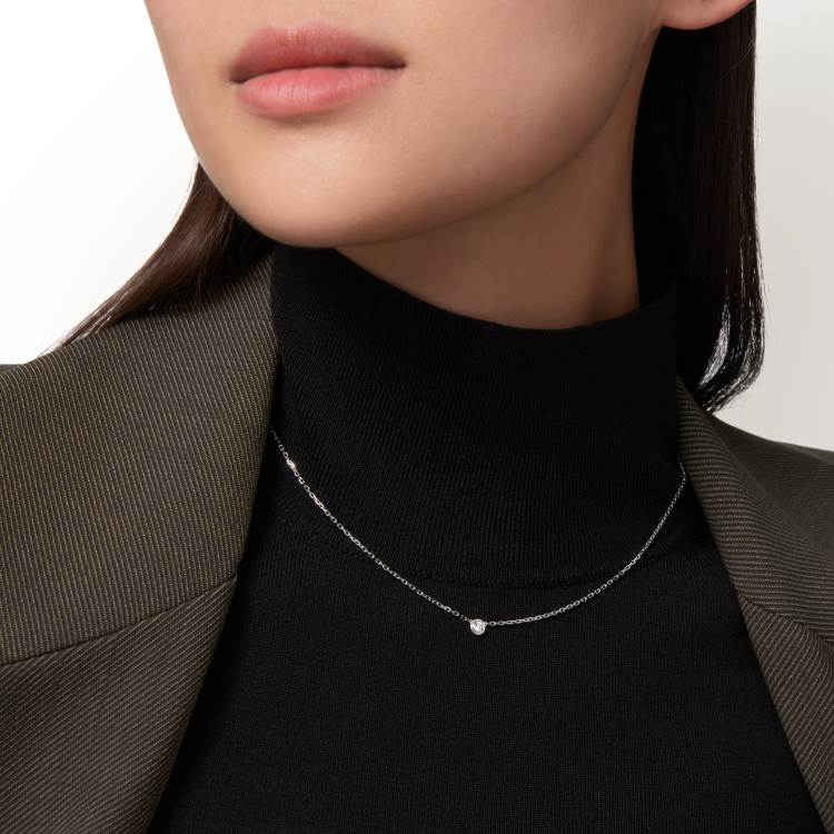 Cartier d'Amour吊坠项链，镶嵌圆形明亮式切割钻石，小号款 18K白金