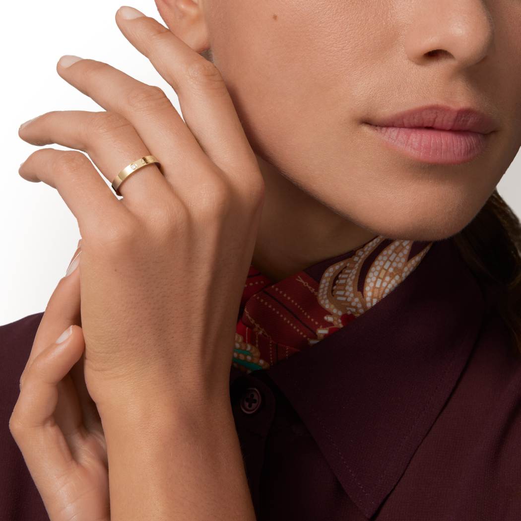 C de Cartier戒指，宽3毫米，镶嵌1颗钻石 18K黄金