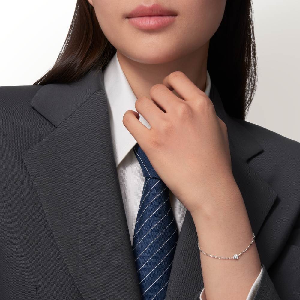 Cartier d'Amour手链，镶嵌圆形明亮式切割钻石，小号款 18K白金