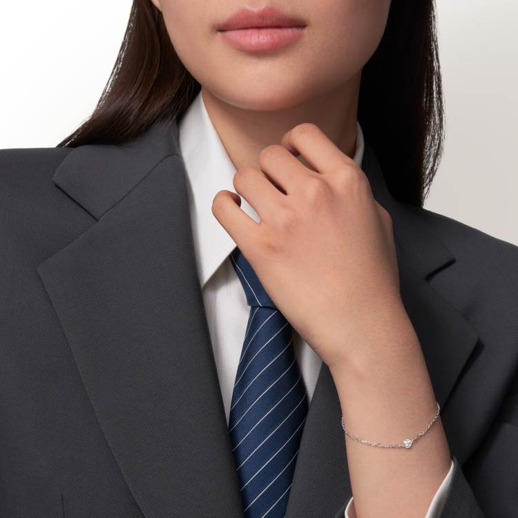 Cartier d'Amour手链，镶嵌圆形明亮式切割钻石，小号款 18K白金