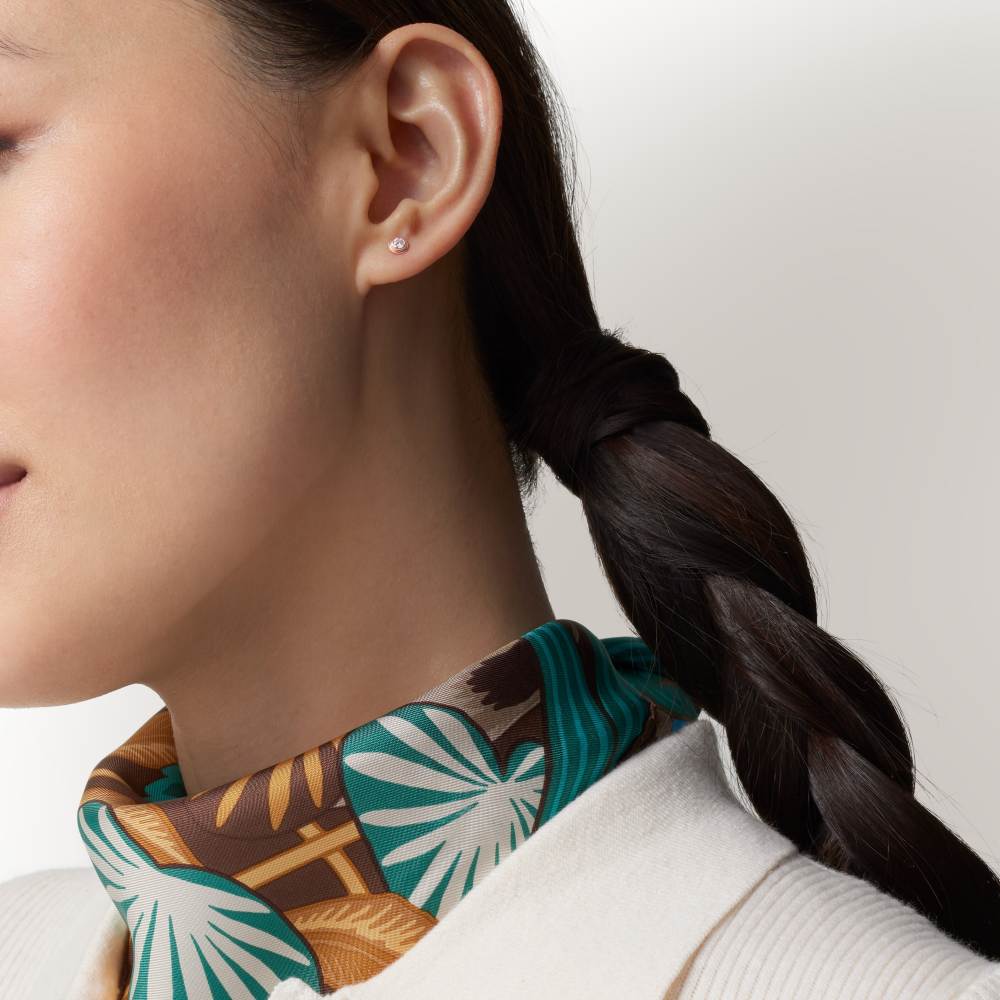 Cartier d'Amour耳钉，镶嵌2颗圆形明亮式切割钻石，小号款 18K玫瑰金